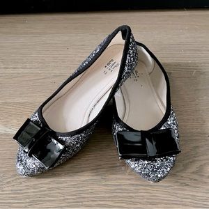 GAP KIDS Glitter Bow Ballet Flats Dark Gray. Size 13.